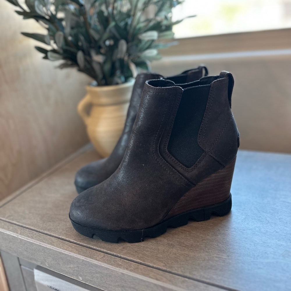 Sorel Wedge boots 7